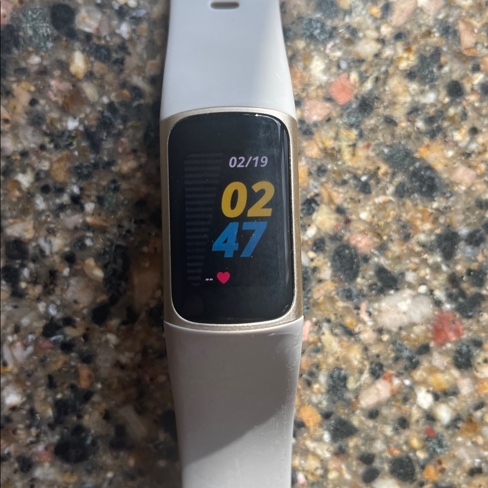 Fitbit Charge 5 - Picture 4 of 4